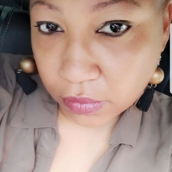 Meet your Posher, Lakisha - Picture 1 of 1